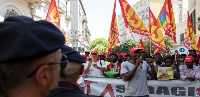 Les travailleurs journaliers africains crient leur colère en Italie